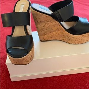 Schultz black double banded wedges